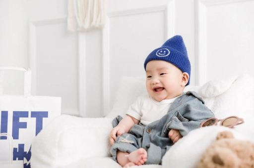 京山宝宝眼睛红红的 京山宝宝眼睛红红的